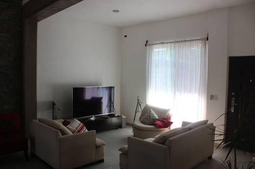 Casa Con Alberca Y Seguridad En Fraccionamiento De Tequesquitengo