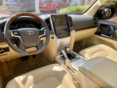 Toyota Sahara Lc200 Platinum Arabe 2017