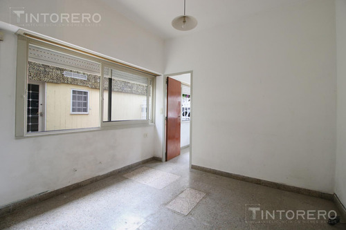 Ph En Venta De Dos Ambientes En Morón.