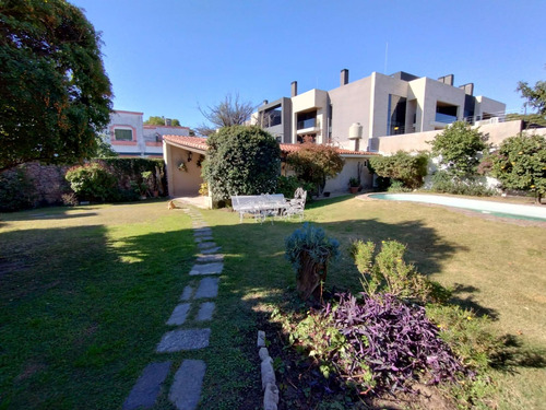 Casa 4 Dormitorios Con Departamento Cerro De Las Rosas Zona Norte