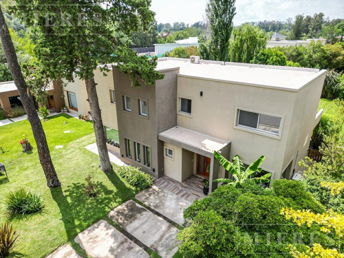 Imagen 3 de 30 de Casa En Venta En Fincas Del Lago