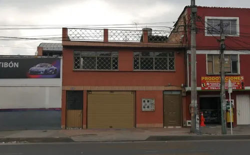 Local En Arriendo/venta En El Carmen. Cod A11750110