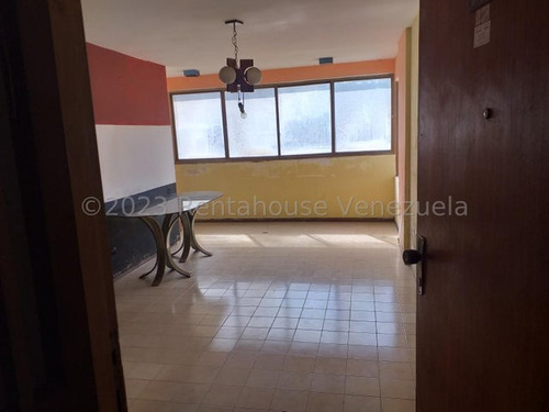 Me 24-16072 Venta Apartamento Macuto