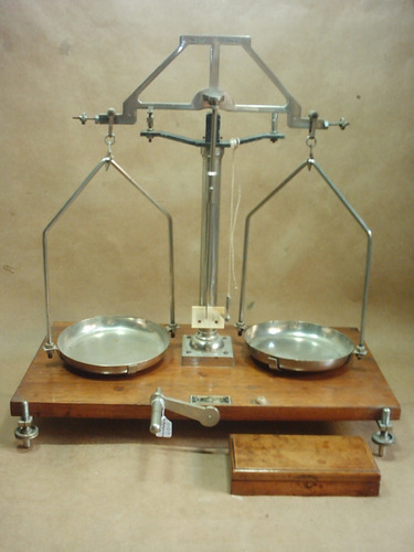 Balanza Granataria Antigua Con Su Caja De Pesas Original
