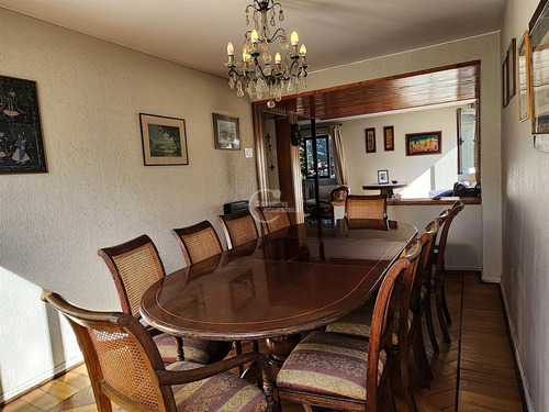 Casa En Venta De 5 Dorm. En Las Condes