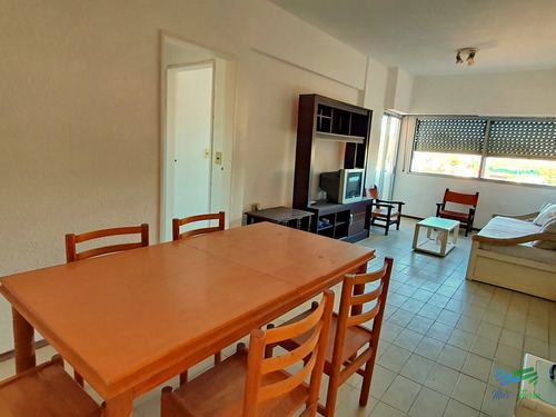 Vendo Apartamento De 2 Dormitorios, En Edificio Con Servicios. Roosevelt, Punta Del Este.