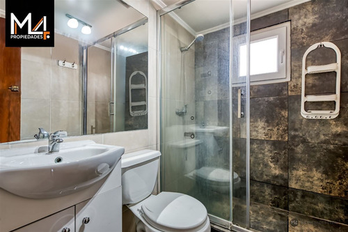Casa En Venta De 5 Dorm. En San Joaquín