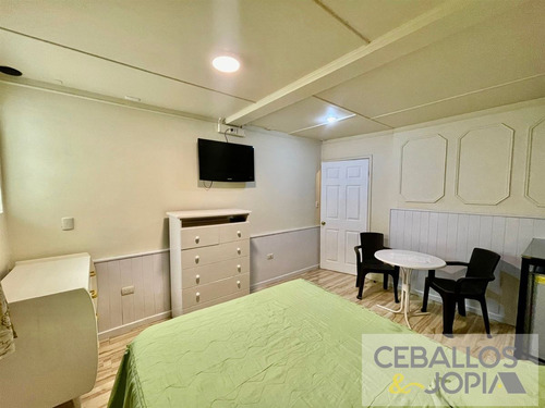 Casa En Venta De 8 Dorm. En Villa Alemana
