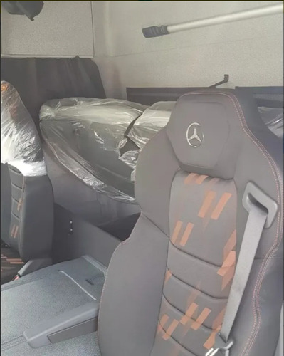 Mercedes Benz Atego 3033 8x2 Bitruck 2025e6 0km (entr+parc)