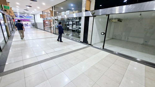 Venta - Local En Galeria - Doble Vidriera - 2 Plantas - Excelente Estado - Bajas Expensas