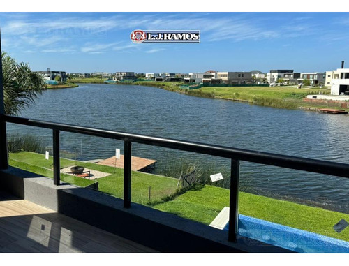 Casa En Venta En El Barrio Costas, Puertos / Escobar