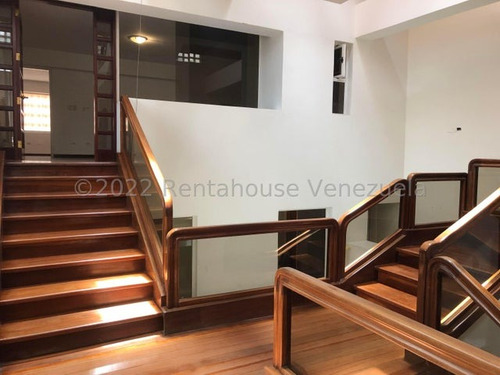 Casa En Venta, Ubicada En La Urbanizacion El Cafetal Mls #23-5370
