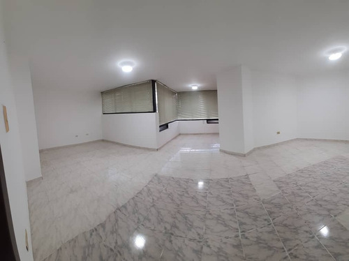 Imagen 2 de 11 de En Alquiler Apartamento Las Delicias 04144530004