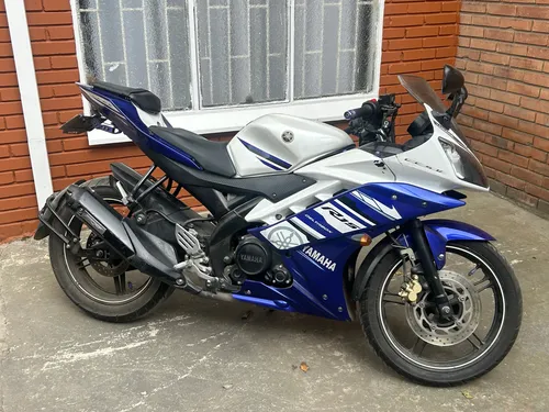 Yamaha R15 V2