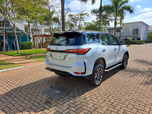 Toyota SW4 2.8 D-4D Turbo Diesel Diamond 7 Lugares 4x4