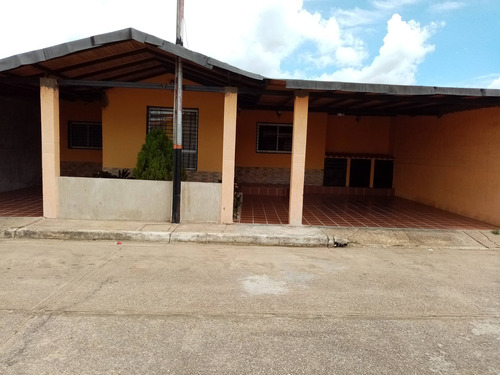Imagen 2 de 10 de Se Vende Casa En Urb. Flamboyán Zona Industrial Ve01-1059zi-efue
