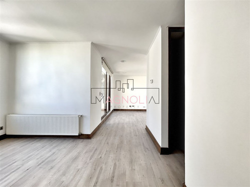 Casa En Venta De 6 Dorm. En Lo Barnechea