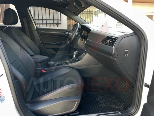 Imagen 12 de 15 de Volkswagen Vento 2019 2.0 Tsi Gli 211cv App Connect + Nav