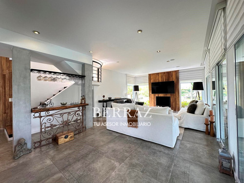 Casa En Venta En Barrio Cabos Del Lago Nordelta Tigre Lote De 1200 M2