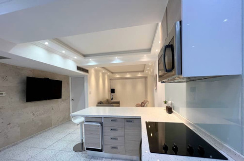 Apartamento En Venta. Tucacas Equipado Planta Total, Pozo.hg