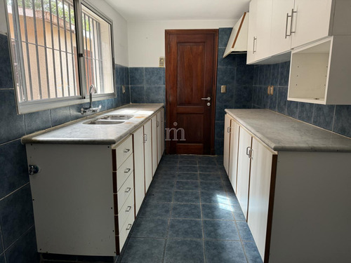 Venta Casa De 3 Dormitorios En Carrasco Sur, Con Renta