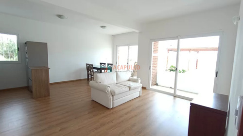 Apartamento 2 Dormitorios, 2 Baños, Pinares Punta Del Este - Venta Frente Al Mar