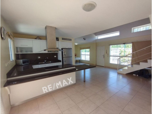 Town House En Venta, Sector Atamo Sur, Arismendi, Isla De Margarita.