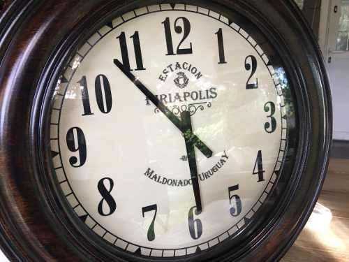 Imagen 4 de 12 de Reloj Tipo Antiguo Estacion Piriápolis Ferrocarril Afe