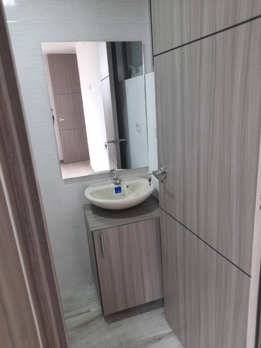 Moderno Apartamento Completamente Nuevo, Sin Hipoteca,deal Tanto Para Vivir Como Para Invertir.