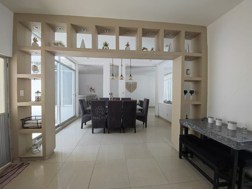 Casa En Venta En Col. Plan De Ayala Con Gran Alberca Y Jardín.