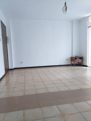 Imagen 11 de 15 de Apartamento En Venta En La Av Baralt
