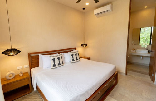 Villa De 4 Recamaras, Alberca Privada, Acabados De Lujo, Cuarto En Planta Baja, Pre-construccion En Venta Aldea Zama, Tulum.