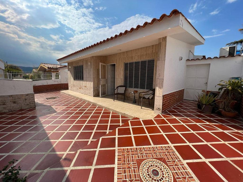 Imagen 2 de 14 de Casa En Venta En Urb Trigal Norte 224mts Alexandra Ramírez 0414-704-1922