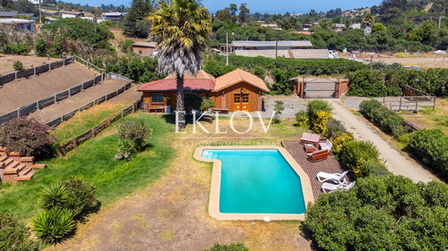 Casa Con Quincho Y Cabaña En Mantagua, 2.528m² De Terreno