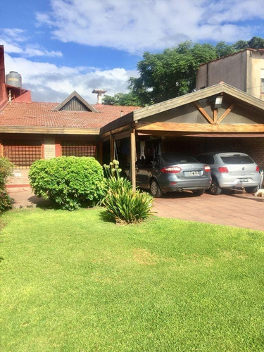 Imagen 2 de 10 de Casa 3 Amb/ En Venta/ Isidro Casanova