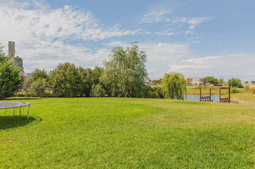 Imagen 3 de 11 de Lote En Venta Con Muelle En El Canton - Maroto Propiedades