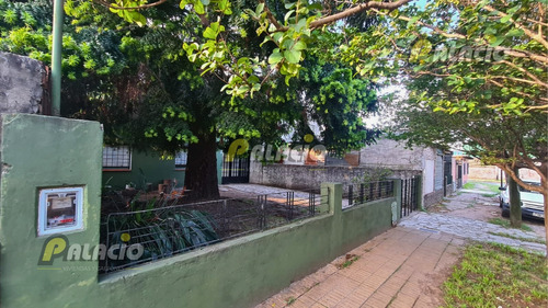 Casa 3 Amb En Amplio Lote Propio De 300m²