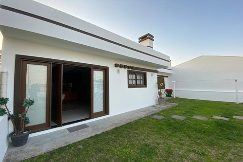 Imagem 2 de 10 de Casa À Venda Em Capão Da Canoa - Ca01395 - 69530295