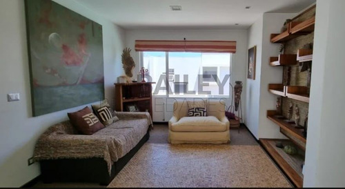 Casa En Venta De 6 Dorm. En Concón
