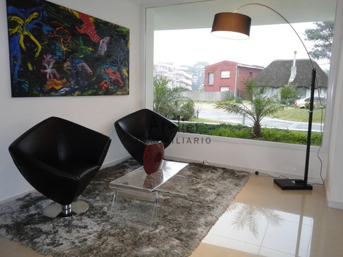 Apartamento De 3 Dormitorios, Zona Playa Brava- Ref: 1086