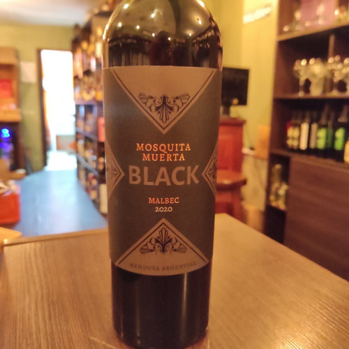 Imagen 3 de 3 de Vino Mosquita Muerta Black Malbec 750 Ml