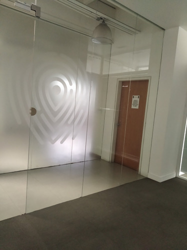 En Alquiler Oficina En Las Mercedes De 136m2