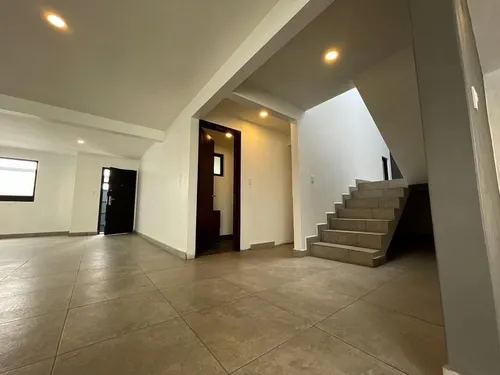 Rento O Vendo Casa Sola En Cacalomacan.