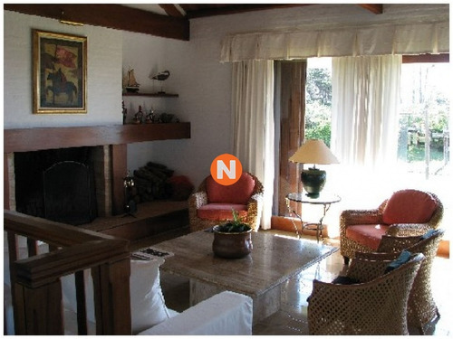 Casa En Venta Y Alquiler, Golf, Punta Del Este, 5 Dormitorios.- Ref: 209230