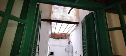 Imagen 4 de 14 de Departamento-balvanera-3 Amb-patio Cubierto-para Depósito, Oficina, Vivienda-p.b.
