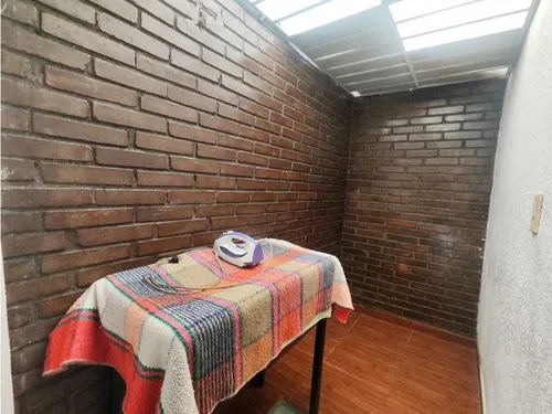 Quiroga: Casa De 3 Pisos + Terraza/ Opción Apartamento Independiente