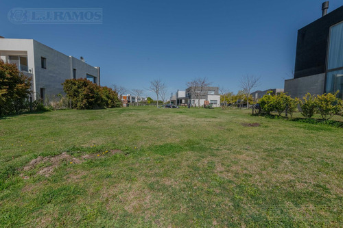 Terreno En Venta En El Barrio Vistas Con Vista Al Lago, Puertos / Escobar
