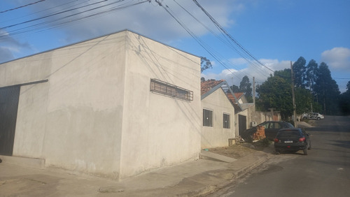 Casa Contendo 6 Peças E Banheiro Garagem E Sala Comercial 