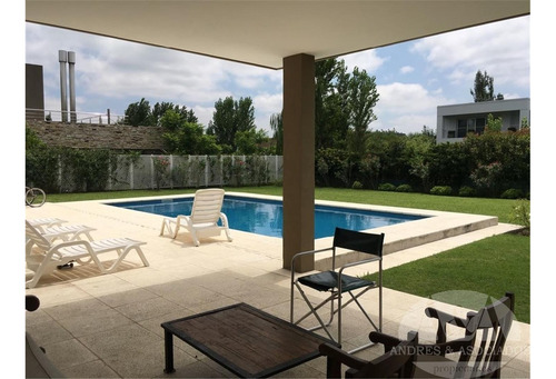 Bs As Village, Casa En Venta