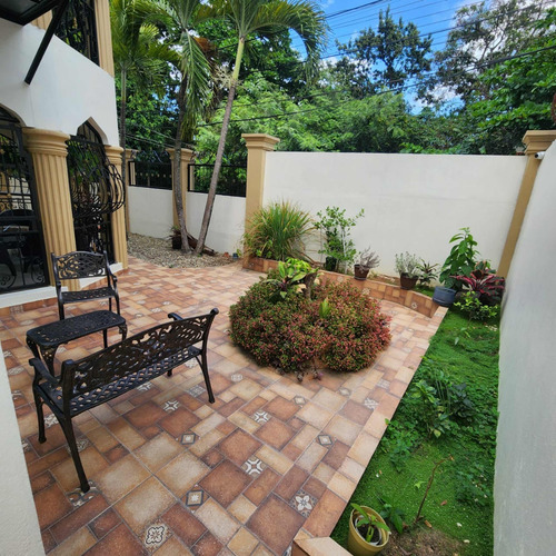 Casa En Venta De 2 Niveles En Valle Verde Santiago